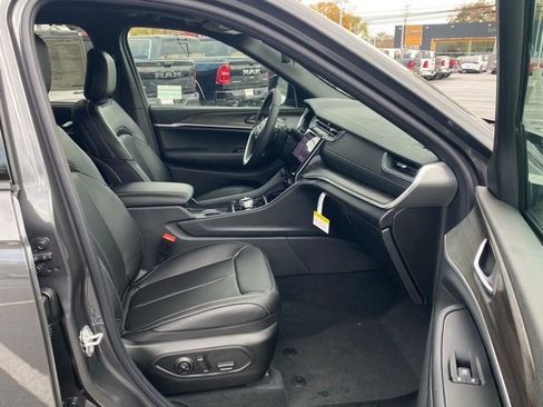 New 2025 Jeep Grand Cherokee Limited w/ Luxury Tech Group II image 30