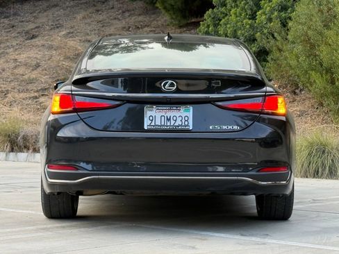 Certified 2024 Lexus ES 300h F Sport w/ Accessory Package (Z1) FWD image 9