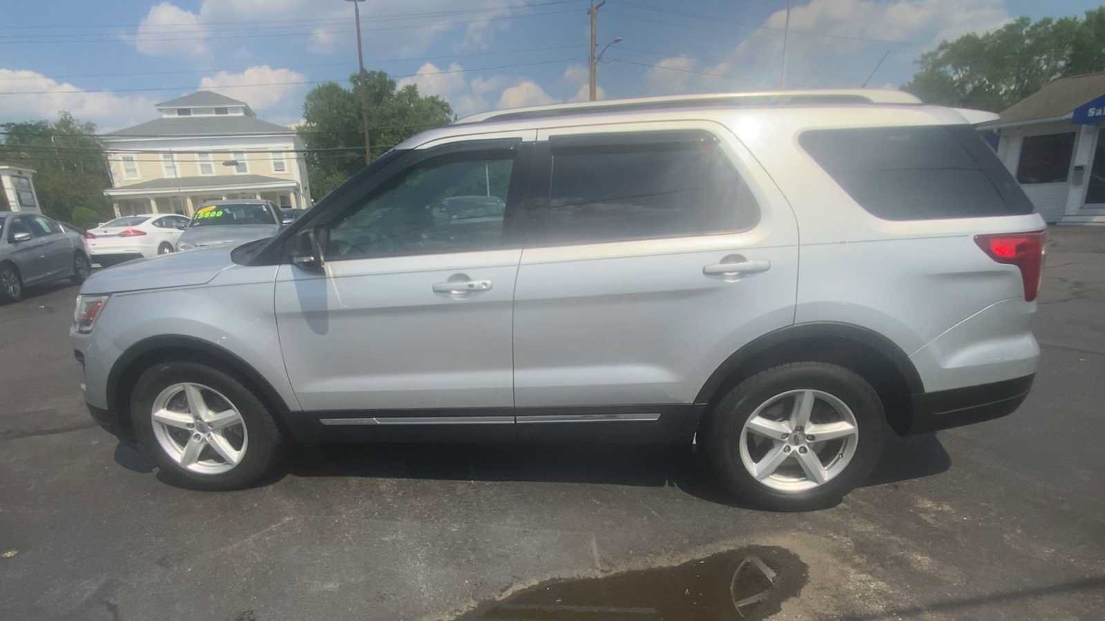 Used 2018 Ford Explorer XLT w/ Equipment Group 201A FWD image 5