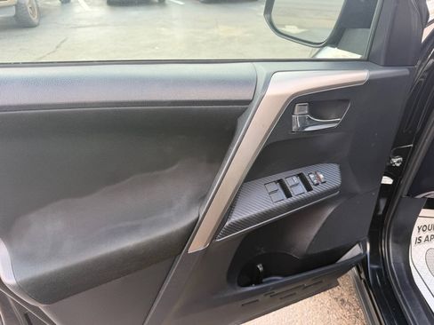 Used 2014 Toyota RAV4 XLE AWD/4WD image 9