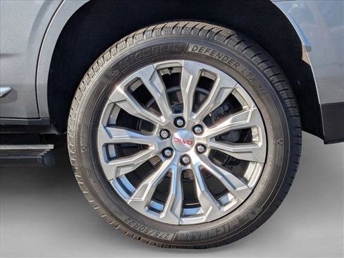 Used 2021 GMC Yukon Denali w/ Denali Premium Package image 30