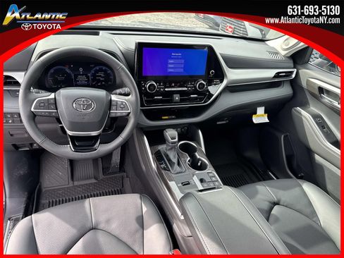 New 2026 Toyota Highlander Platinum image 10