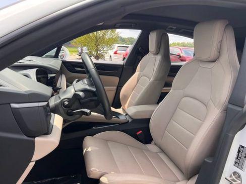 Used 2025 Porsche Macan Electric w/ Premium Package RWD image 14