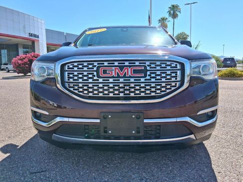 Used 2017 GMC Acadia Denali w/ Technology Package FWD image 9