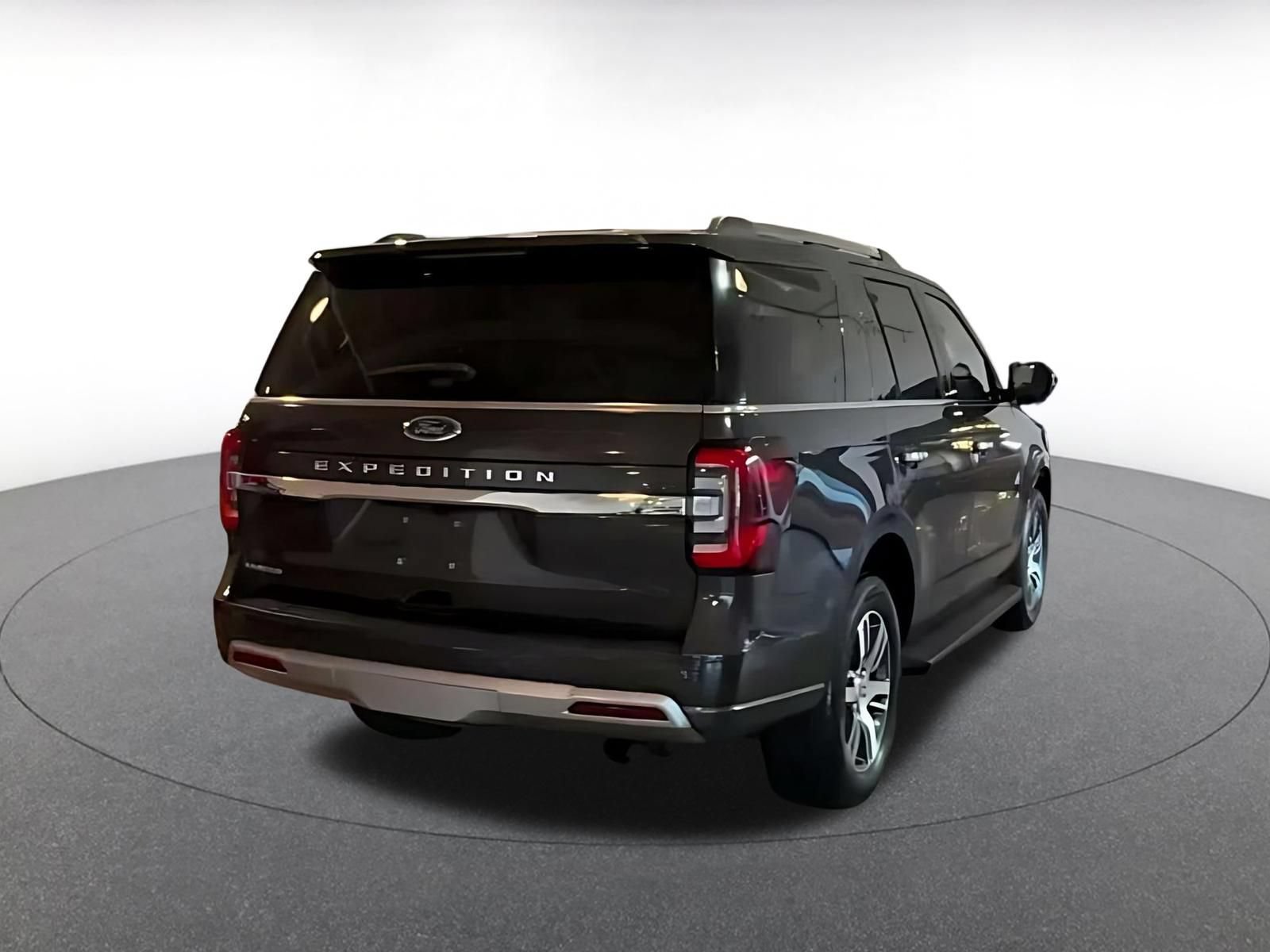 Used 2024 Ford Expedition Limited AWD/4WD image 13