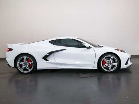 Used 2023 Chevrolet Corvette Stingray Preferred Cpe w/ Z51 Performance Package RWD image 2