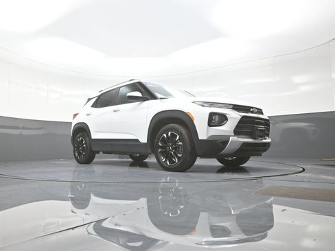 Used 2023 Chevrolet TrailBlazer LT w/ Convenience Package image 9