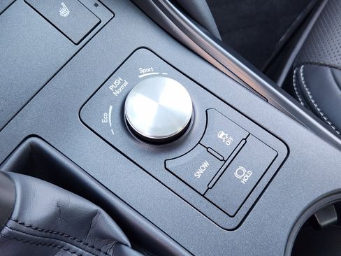 Certified 2025 Lexus IS 350 F Sport image 27