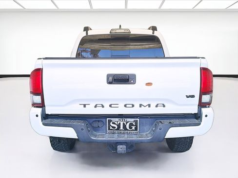 Used 2019 Toyota Tacoma TRD Off-Road w/ Technology Package AWD/4WD image 5