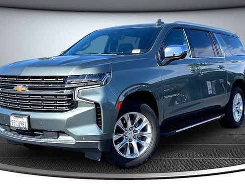 Used 2023 Chevrolet Suburban Premier image 3