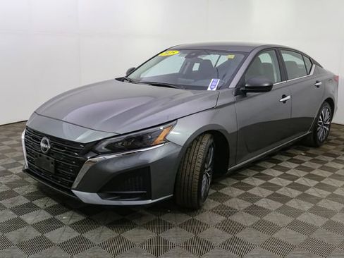 Used 2025 Nissan Altima 2.5 SV image 5