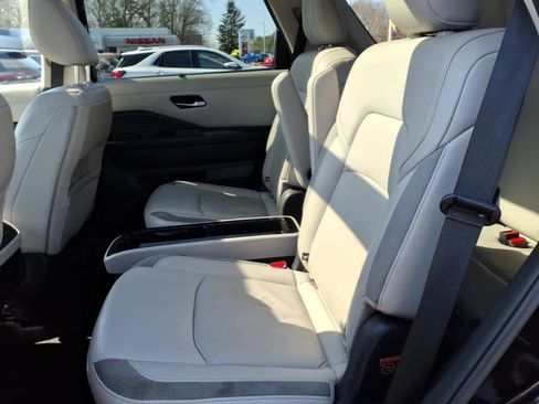 Certified 2024 Nissan Pathfinder SL w/ SL Premium Package AWD/4WD image 19