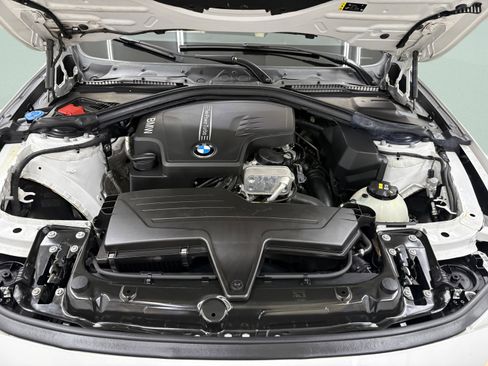 Used 2017 BMW 320i xDrive Sedan image 8