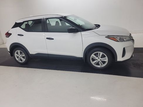 Used 2024 Nissan Kicks S FWD image 11