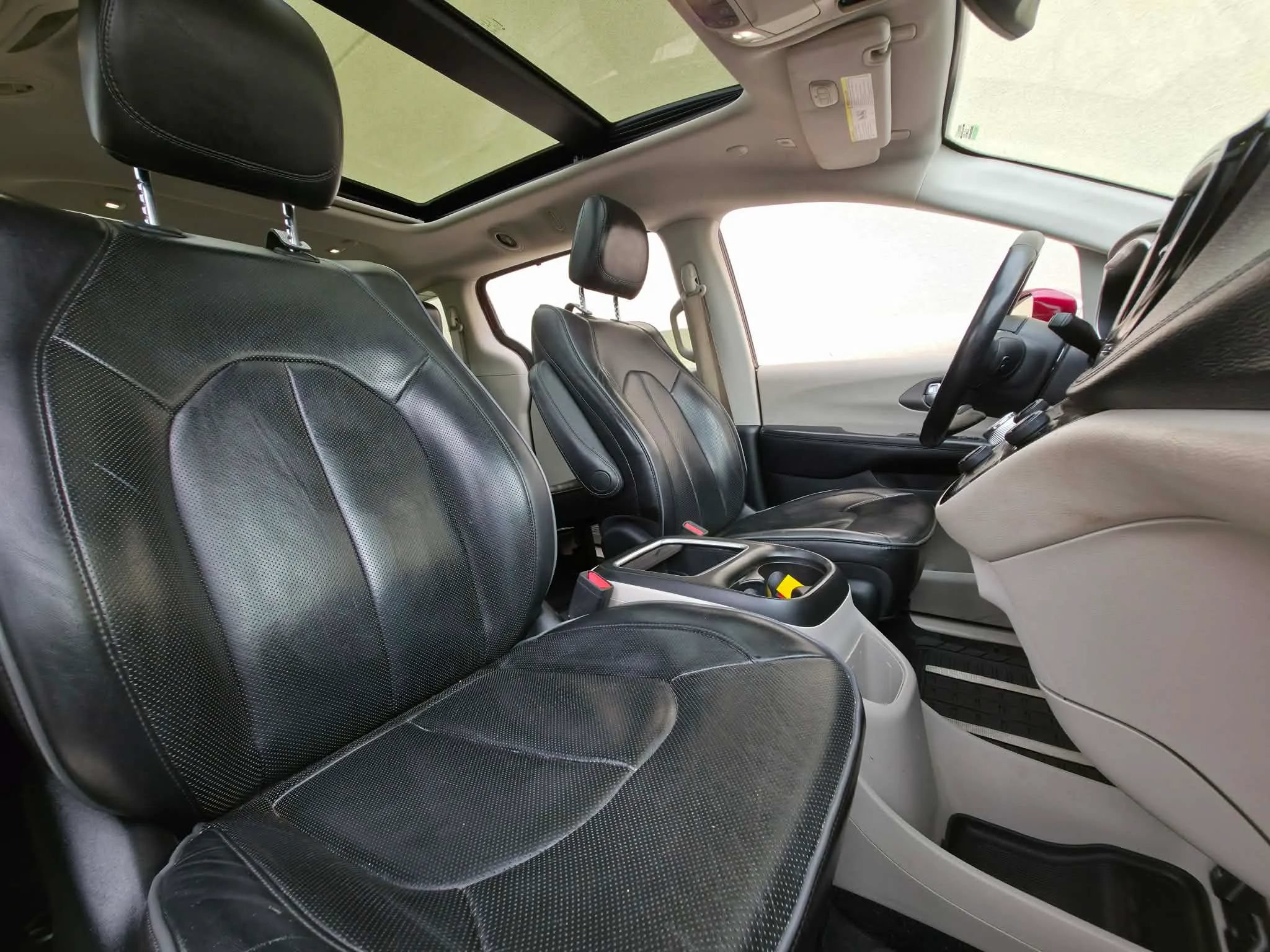 Used 2018 Chrysler Pacifica Limited FWD image 17