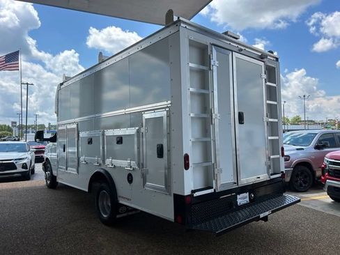 New 2026 Chevrolet Express 4500 w/ Power Convenience Package RWD image 6
