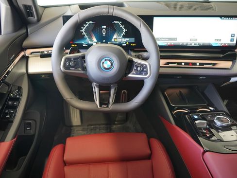 New 2026 BMW i5 eDrive40 w/ M Sport Package image 15