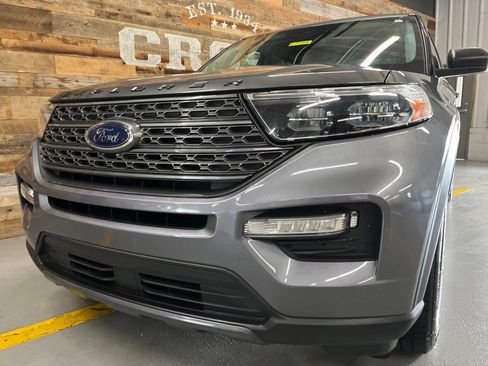 Used 2021 Ford Explorer XLT w/ Equipment Group 202A RWD image 9
