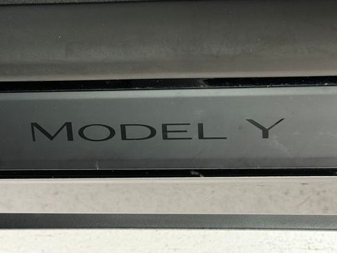Used 2023 Tesla Model Y Long Range AWD/4WD image 32