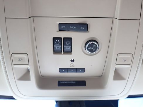 Used 2018 Chevrolet Suburban Premier AWD/4WD image 33