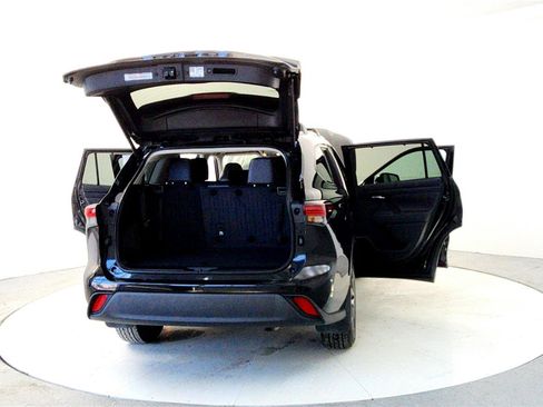 Certified 2024 Toyota Highlander XLE image 11