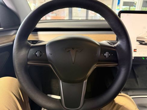Used 2023 Tesla Model Y Long Range AWD/4WD image 12