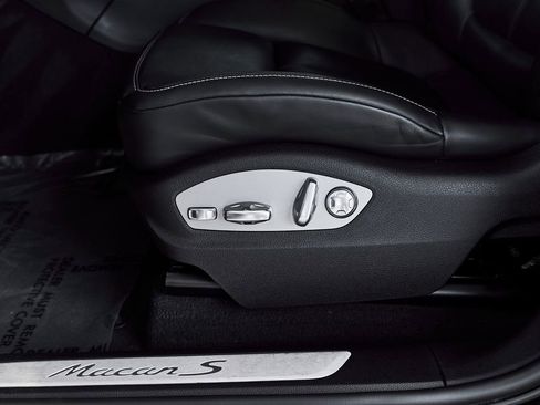 Used 2022 Porsche Macan S AWD/4WD image 23