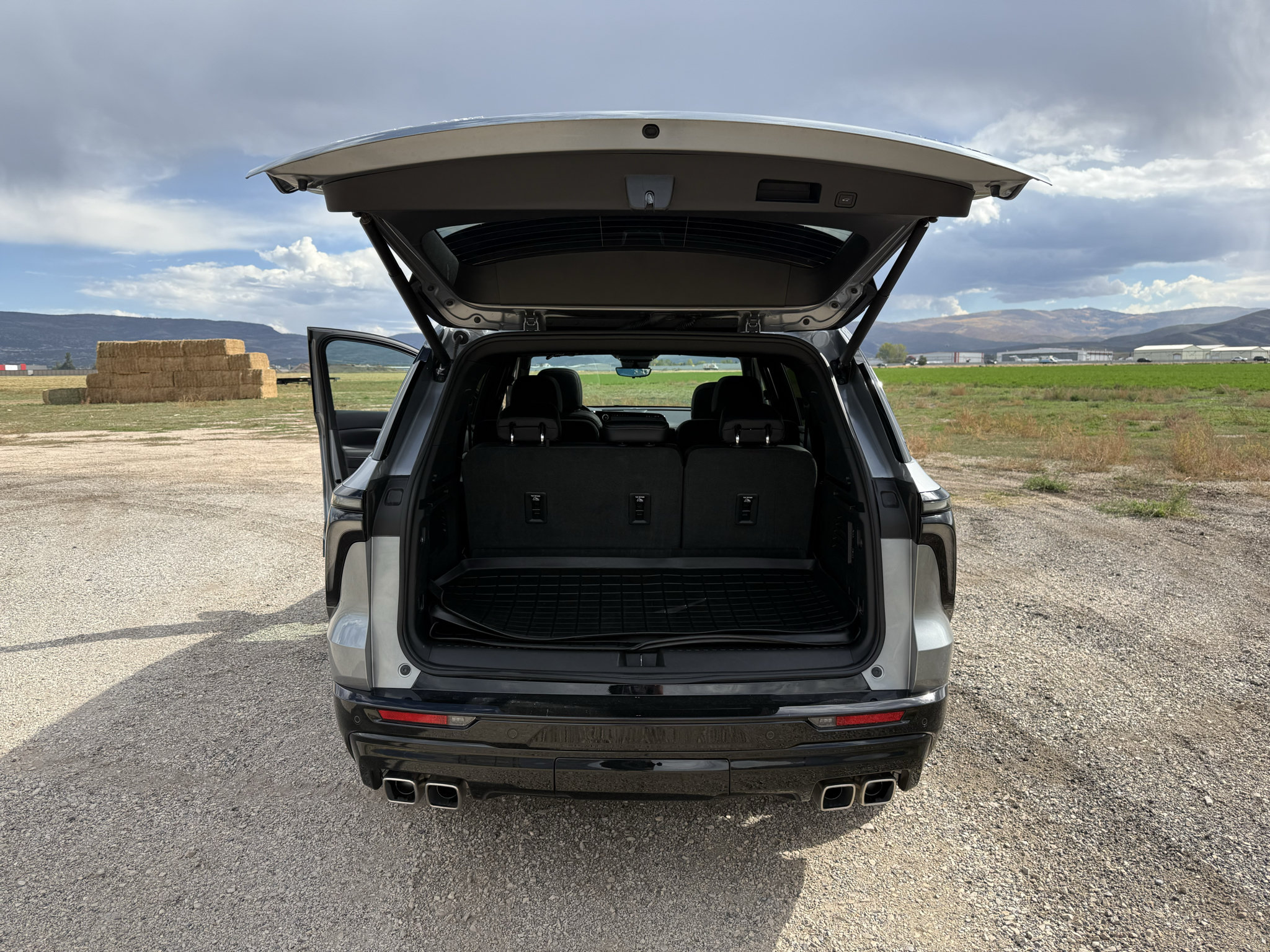 Used 2025 Chevrolet Traverse High Country AWD/4WD image 32