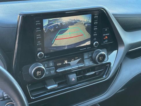 Used 2021 Toyota Highlander LE image 21