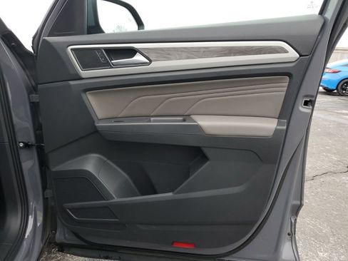 Used 2021 Volkswagen Atlas Cross Sport SE image 40