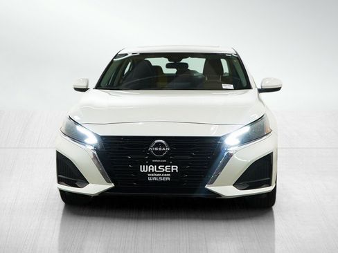Used 2023 Nissan Altima 2.5 SV w/ SV Premium Package AWD/4WD image 8