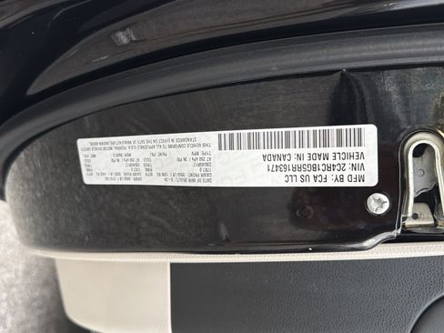 Used 2024 Chrysler Pacifica Touring-L image 34