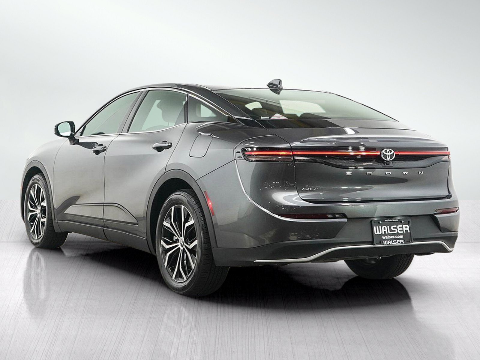 Used 2023 Toyota Crown AWD/4WD image 3