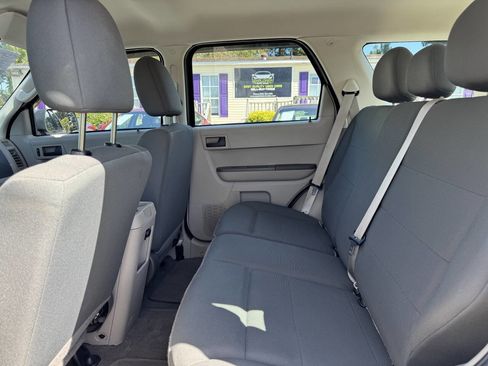 Used 2010 Ford Escape XLS image 10