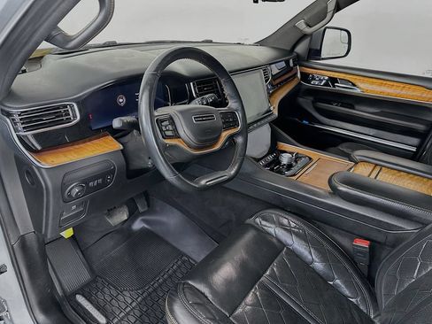 Used 2022 Jeep Grand Wagoneer Series III w/ Flexible Seating Group AWD/4WD image 30