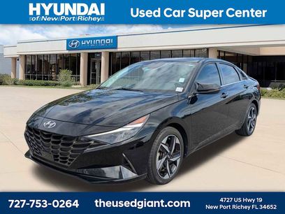 Used 2023 Hyundai Elantra Limited w/ Preferred Accessory Package