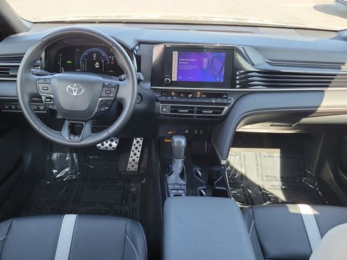 Certified 2025 Toyota Camry SE image 25