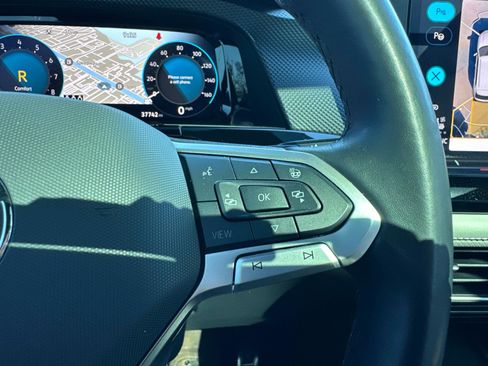 Used 2024 Volkswagen Atlas Cross Sport SEL Premium R-Line image 33