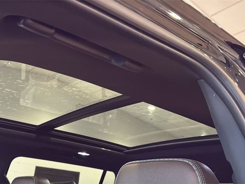 Used 2022 Chevrolet Suburban High Country image 29