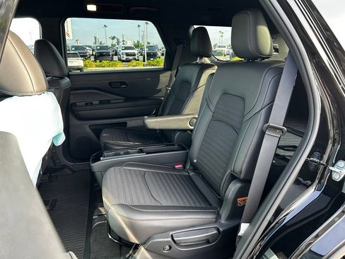 Used 2025 Nissan Pathfinder Rock Creek AWD/4WD image 4