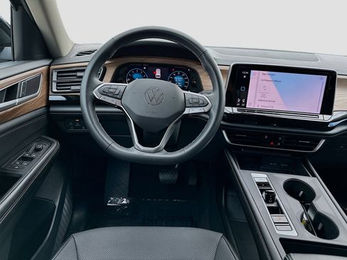 Used 2024 Volkswagen Atlas SE image 20