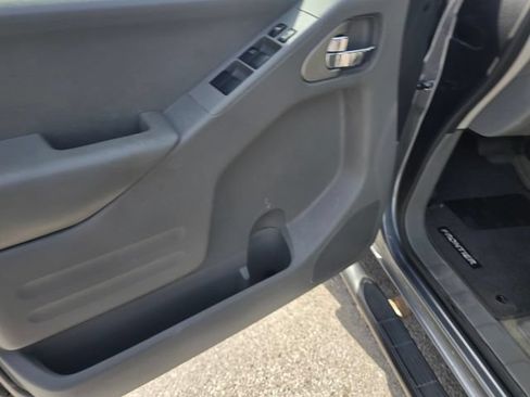 Used 2017 Nissan Frontier SV RWD image 24