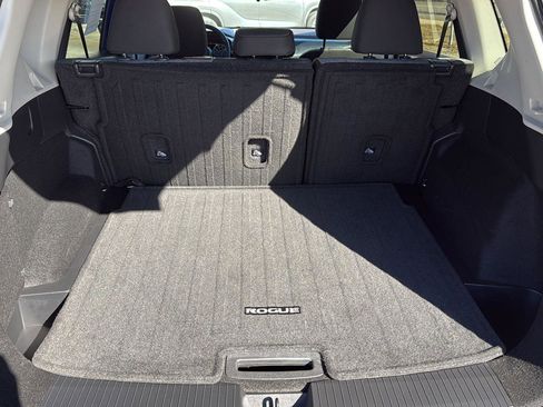 Used 2023 Nissan Rogue SV image 10