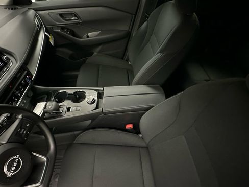 Used 2024 Nissan Rogue S image 15