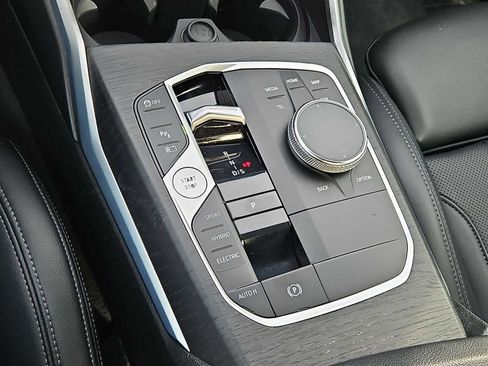 Used 2023 BMW 330e image 32