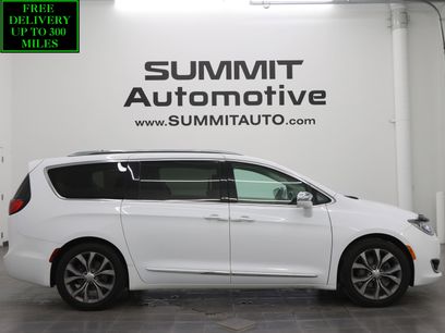 Used 2019 Chrysler Pacifica Limited w/ Tire & Wheel Group