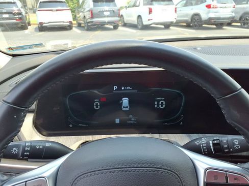 Used 2024 Kia Telluride EX w/ EX Captain's Chair Package FWD image 14