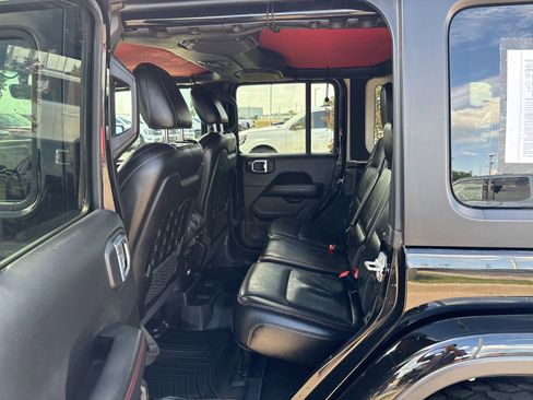 Used 2022 Jeep Wrangler Unlimited Rubicon w/ Cold Weather Group AWD/4WD image 13
