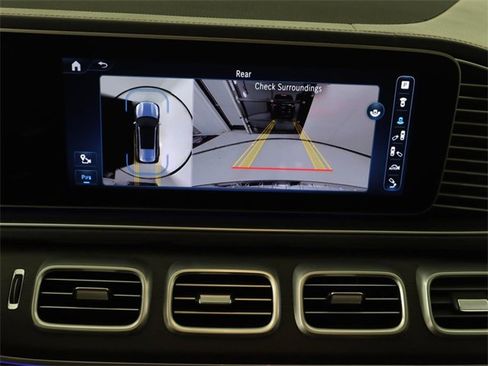 Used 2024 Mercedes-Benz GLS 450 4MATIC image 18