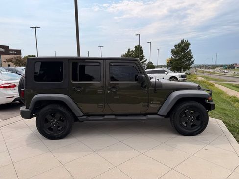 Used 2015 Jeep Wrangler Unlimited Sport w/ Quick Order Package 24S AWD/4WD image 11